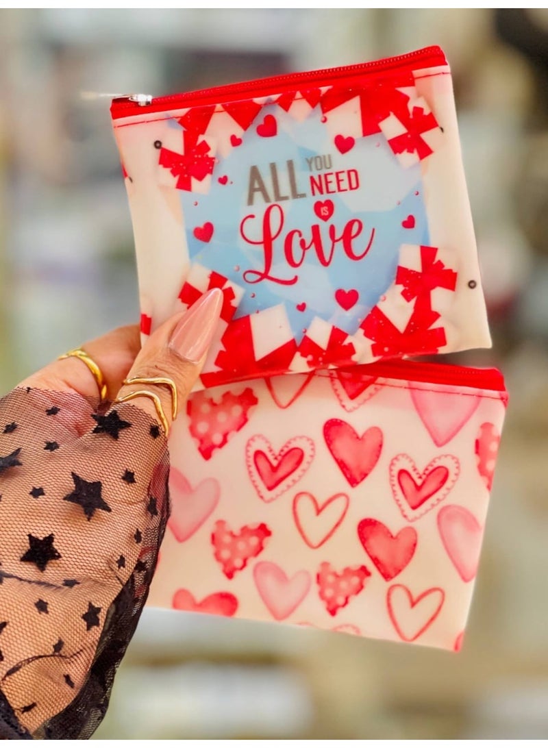 طقم 2 بوك سيليكون بناتي بتصميم قلوب وكلمة “Love”، ناعم وخفيف الوزن، مثالي للاستخدام اليومي. متوفر بألوان متنوعة تضيف لمسة لطيفة وعصرية لإطلالة البنات، ومتعدد الألوان - Image 2